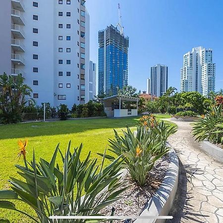 Broadbeach Travel Inn Apartments โกลด์โคสต์ ภายนอก รูปภาพ