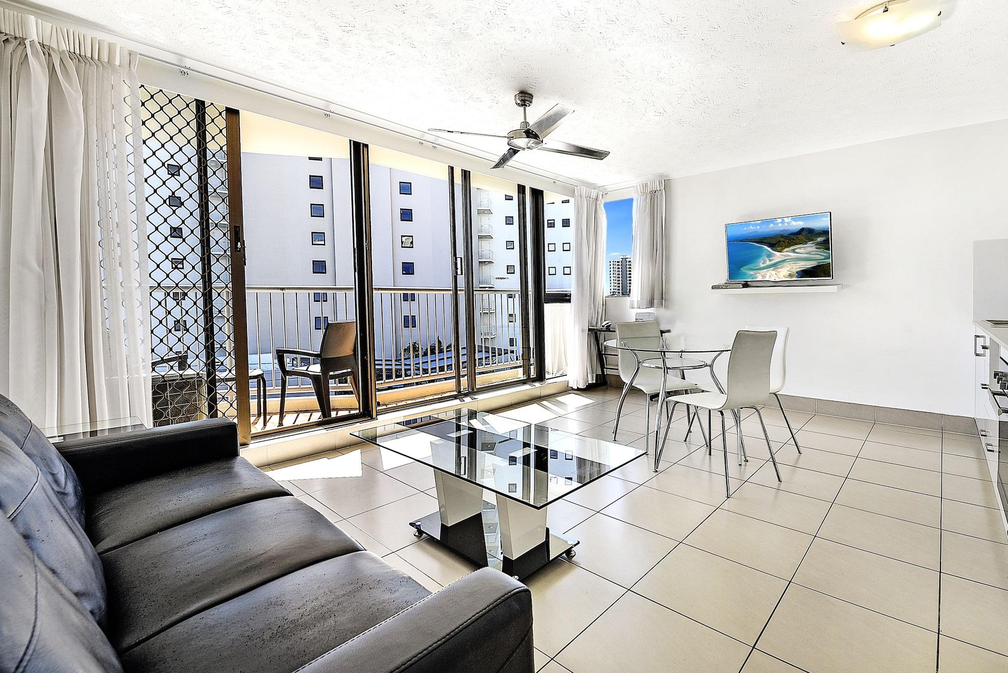 Broadbeach Travel Inn Apartments โกลด์โคสต์ ภายนอก รูปภาพ
