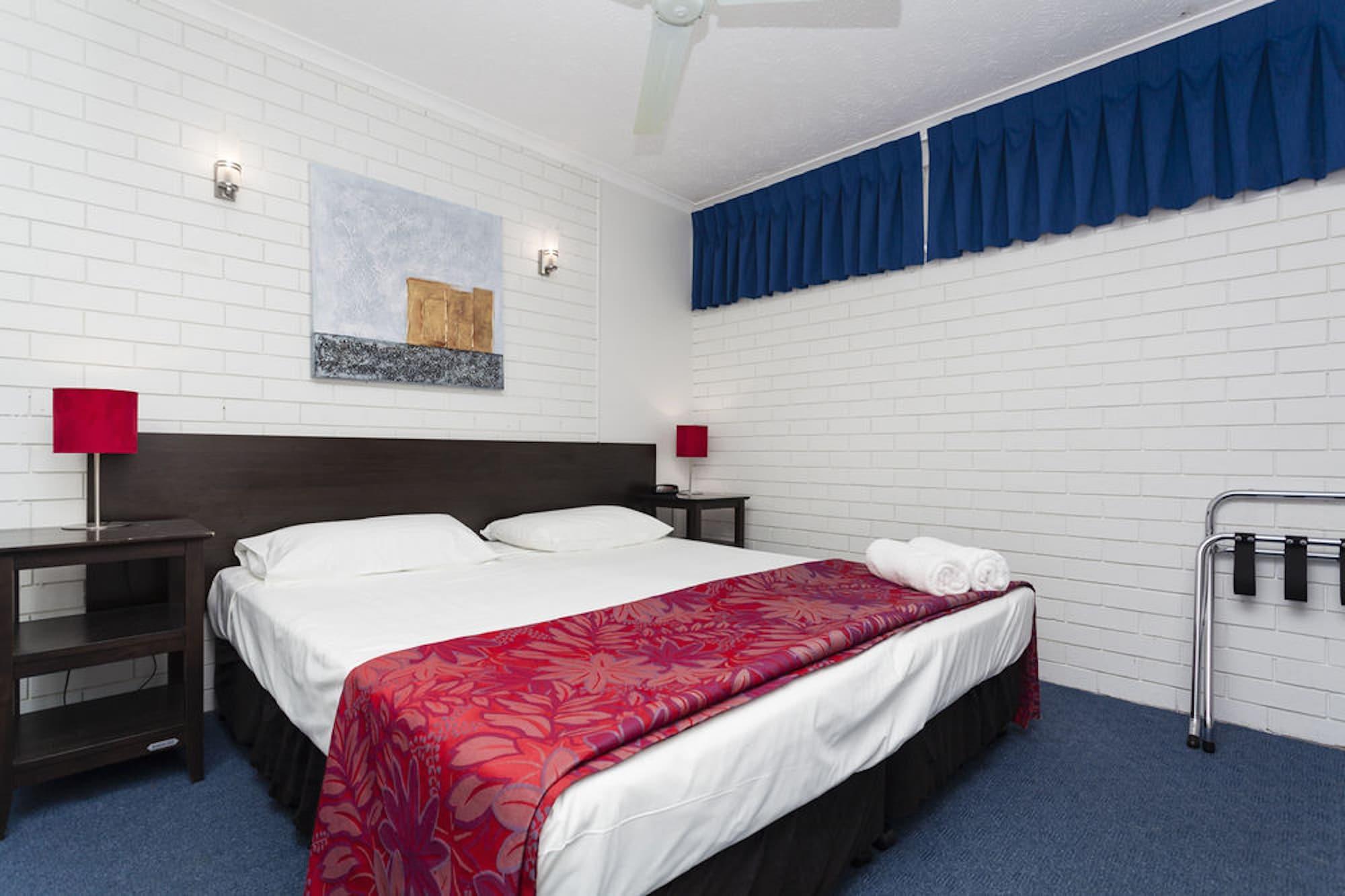 Broadbeach Travel Inn Apartments โกลด์โคสต์ ภายนอก รูปภาพ