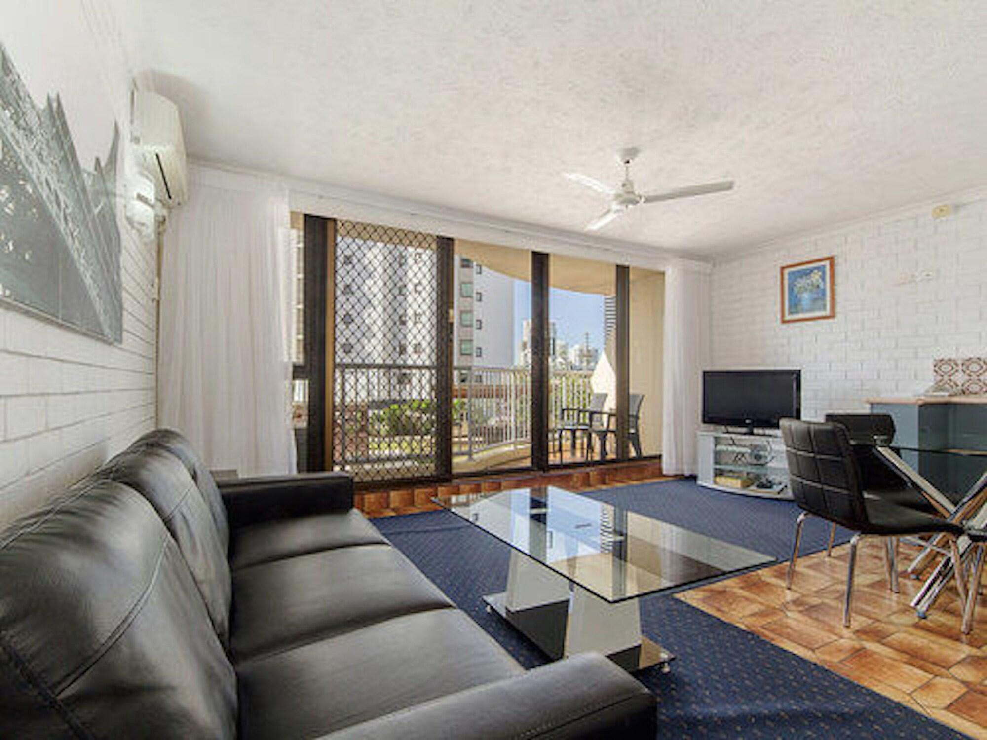 Broadbeach Travel Inn Apartments โกลด์โคสต์ ภายนอก รูปภาพ