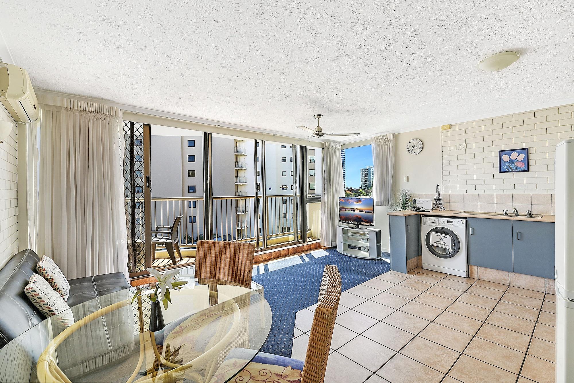 Broadbeach Travel Inn Apartments โกลด์โคสต์ ภายนอก รูปภาพ