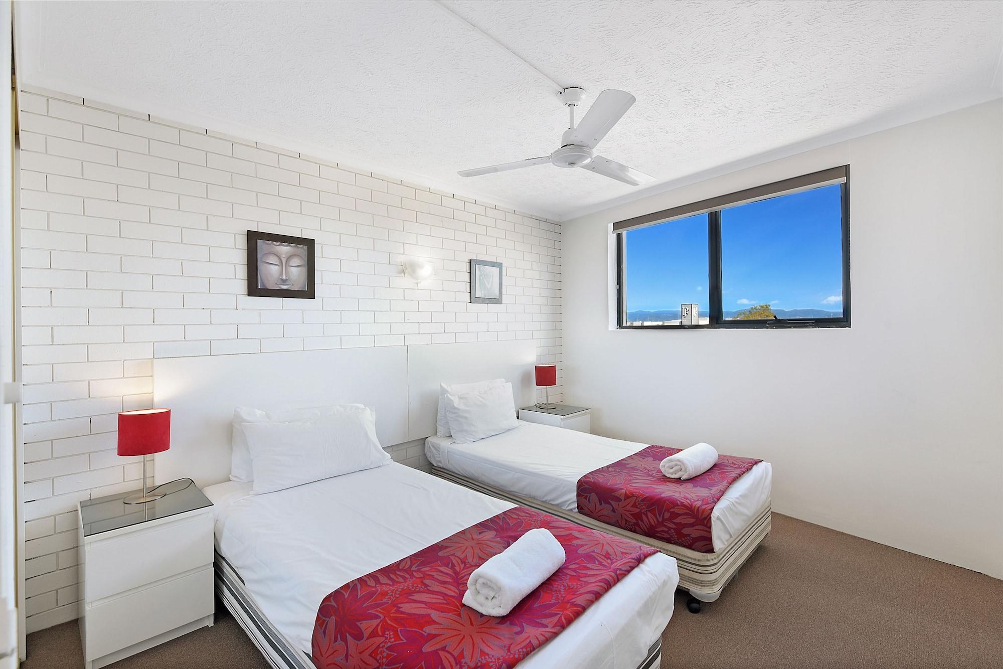 Broadbeach Travel Inn Apartments โกลด์โคสต์ ภายนอก รูปภาพ