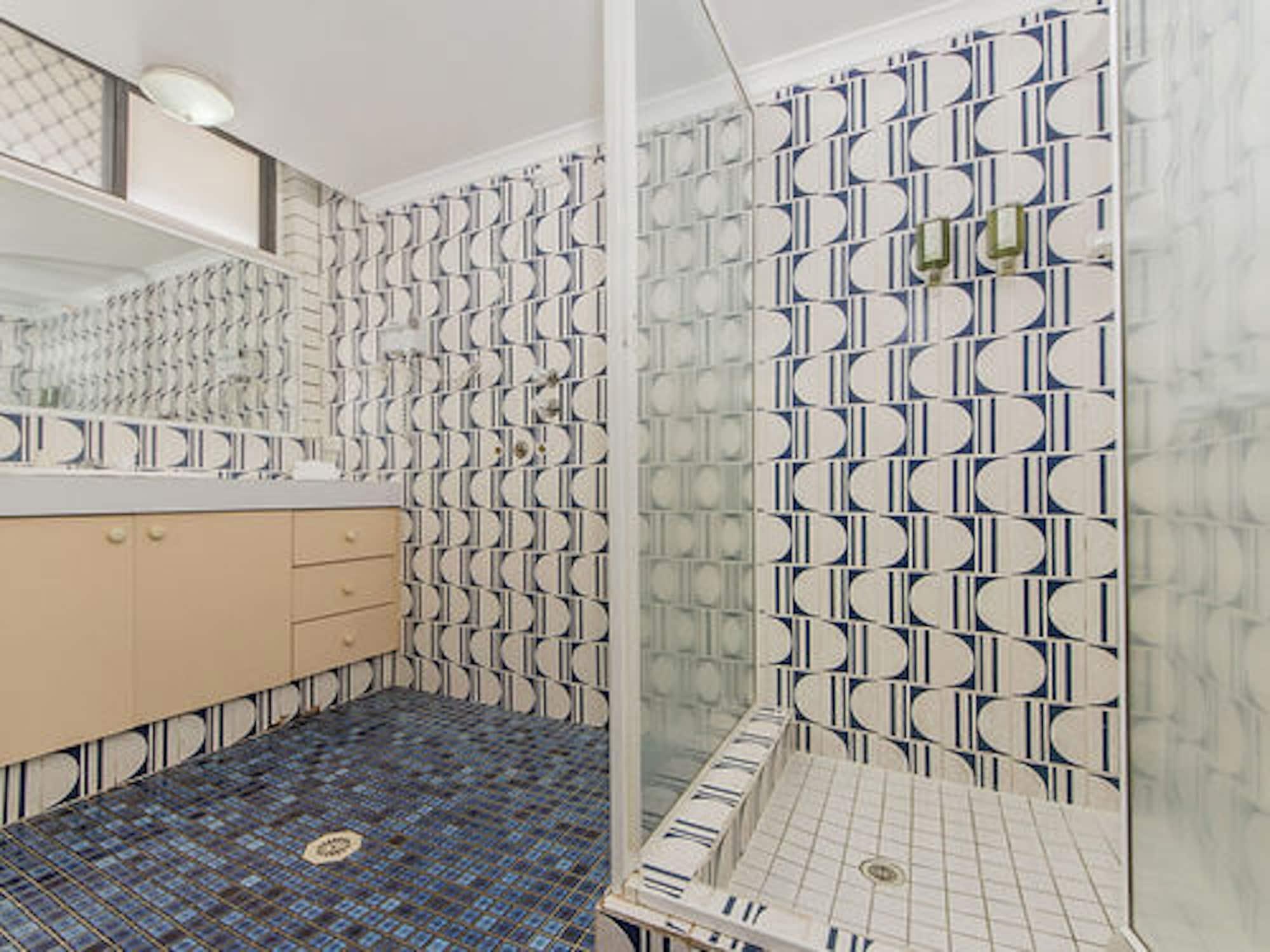 Broadbeach Travel Inn Apartments โกลด์โคสต์ ภายนอก รูปภาพ