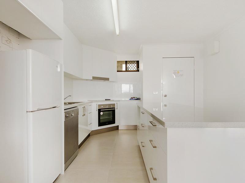 Broadbeach Travel Inn Apartments โกลด์โคสต์ ภายนอก รูปภาพ